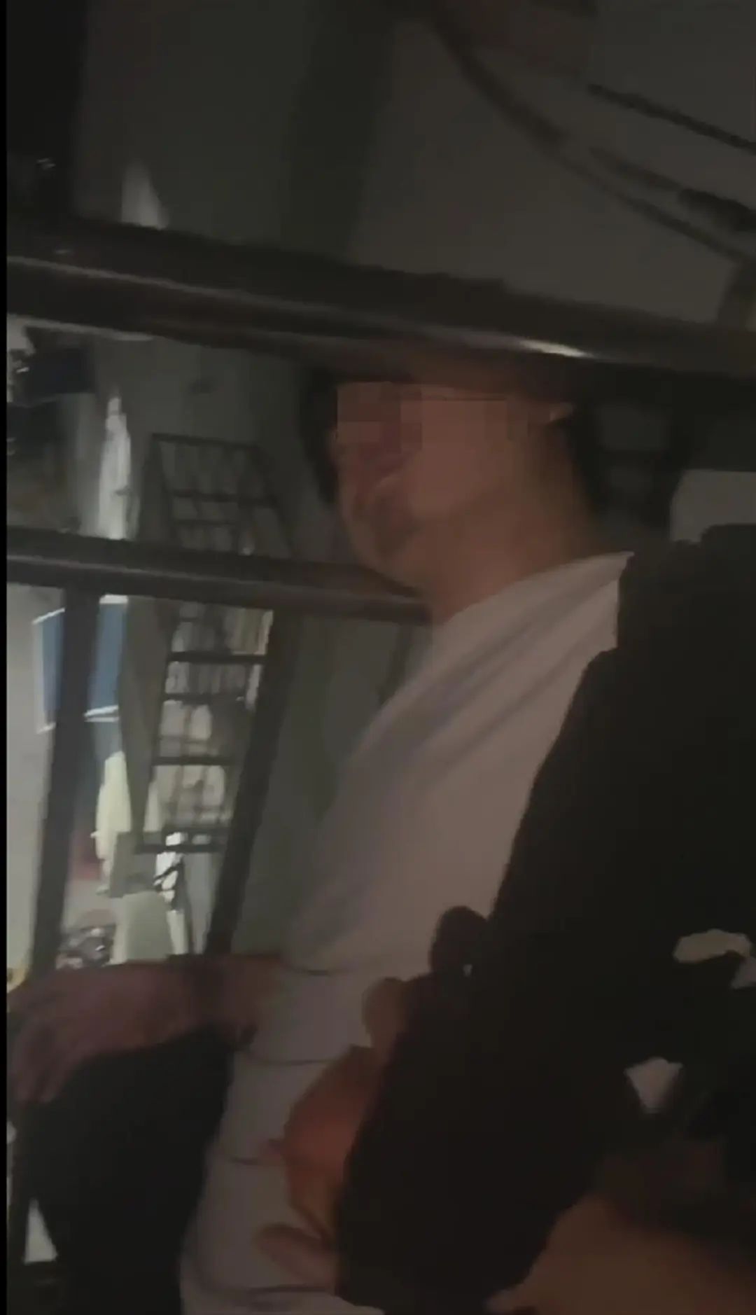 DƬ